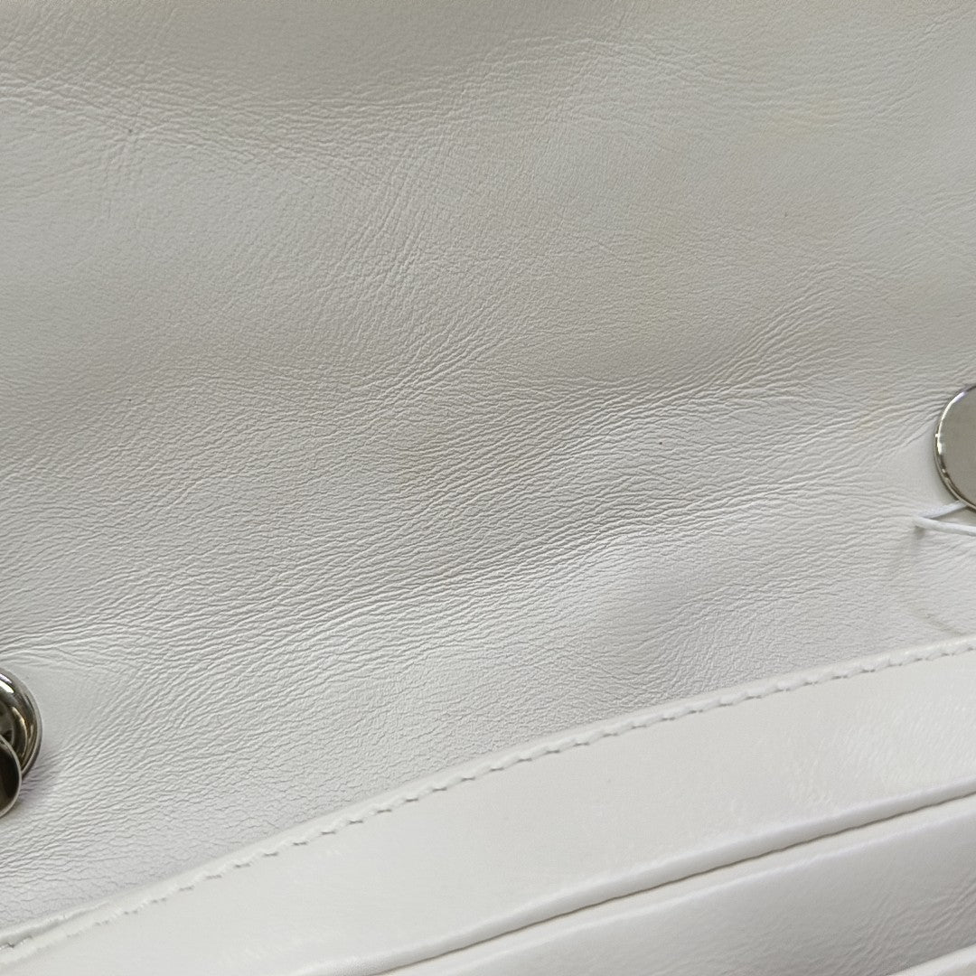 CLASSIC FLAP Mini Quilted Calfskin White