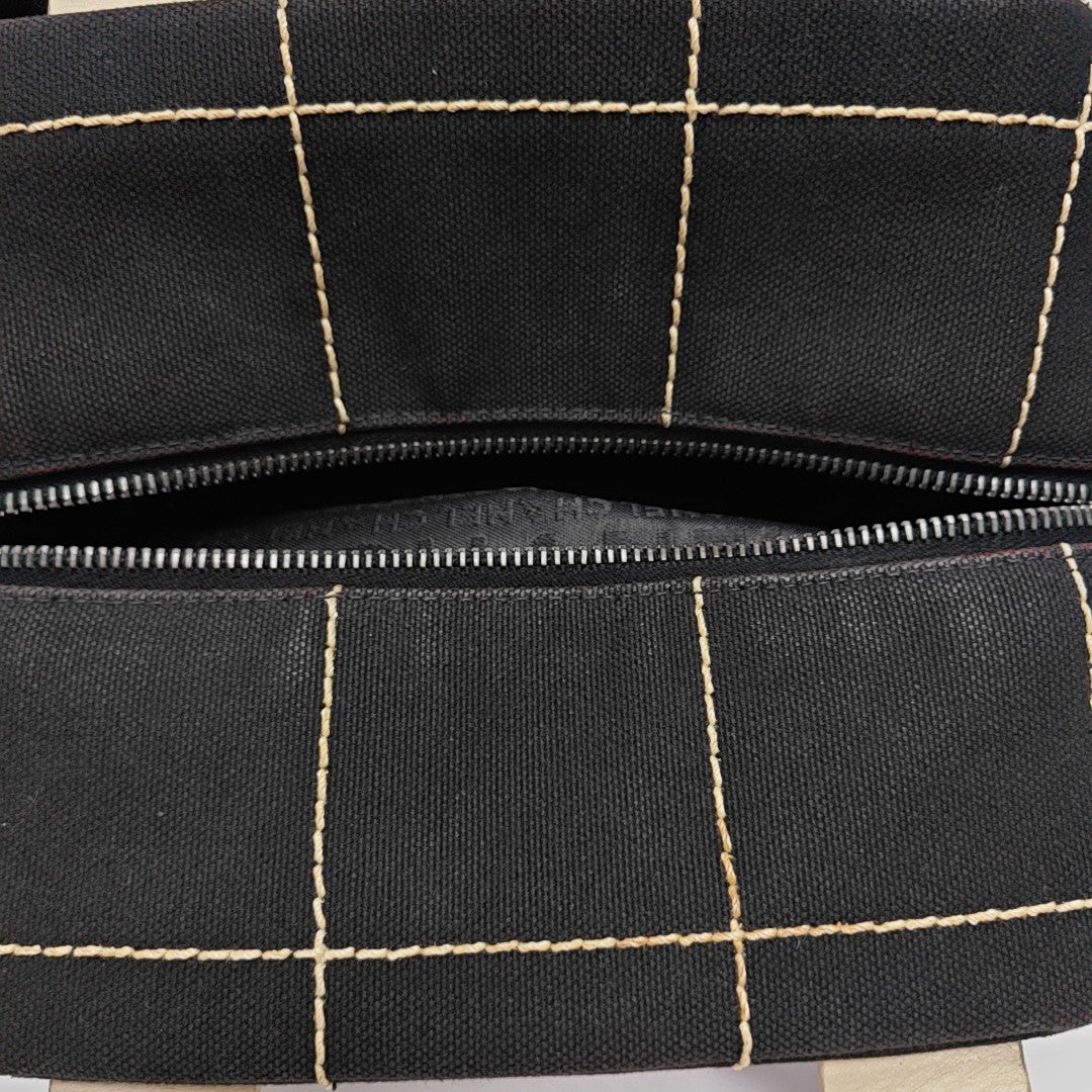 SQUARE STITCH Canvas Black