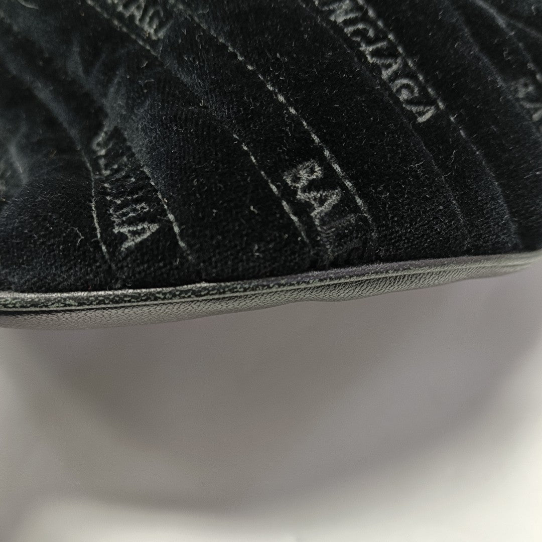 Souvenirs Velvet Black