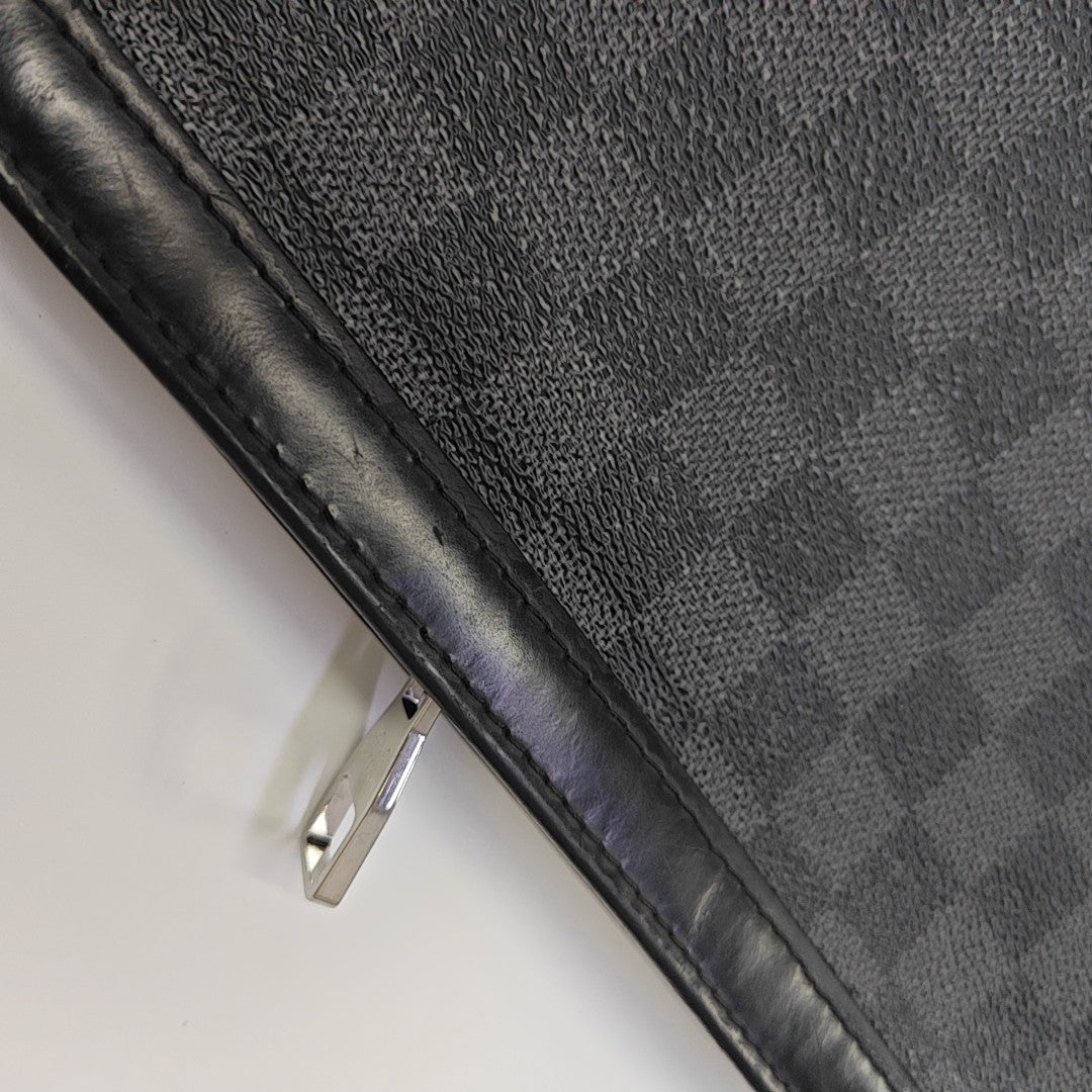 Pochette Voyag MM Damier Graphite Coated Canvas Gray