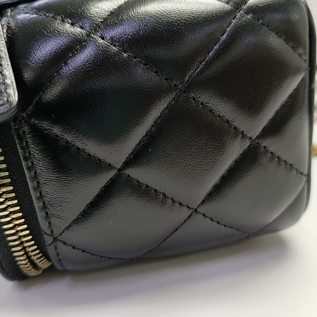 VANITY CASE Small Quilted Lambskin Black