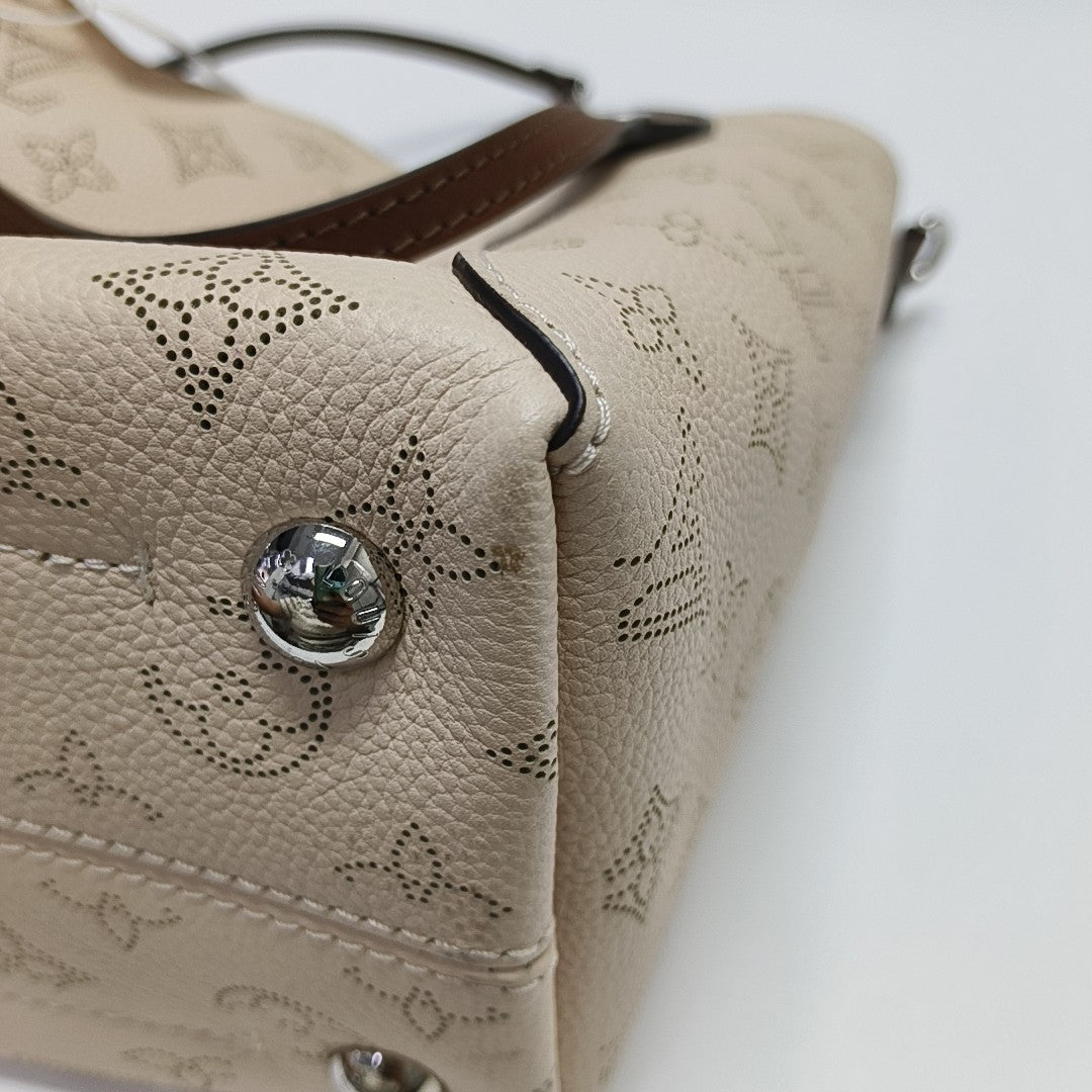 HINA PM Monogram Piel de becerro Beige
