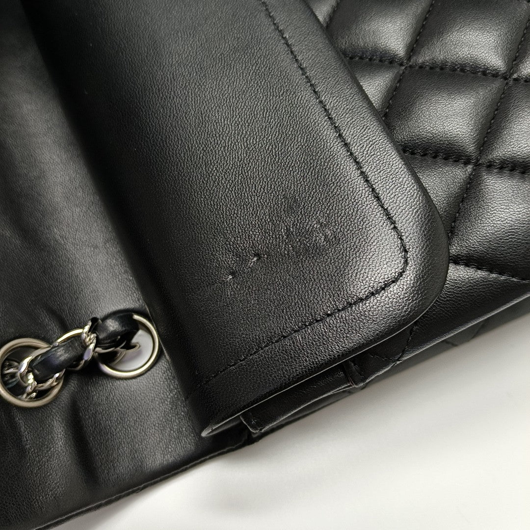 CLASSIC FLAP Medium Quilted Lambskin Black