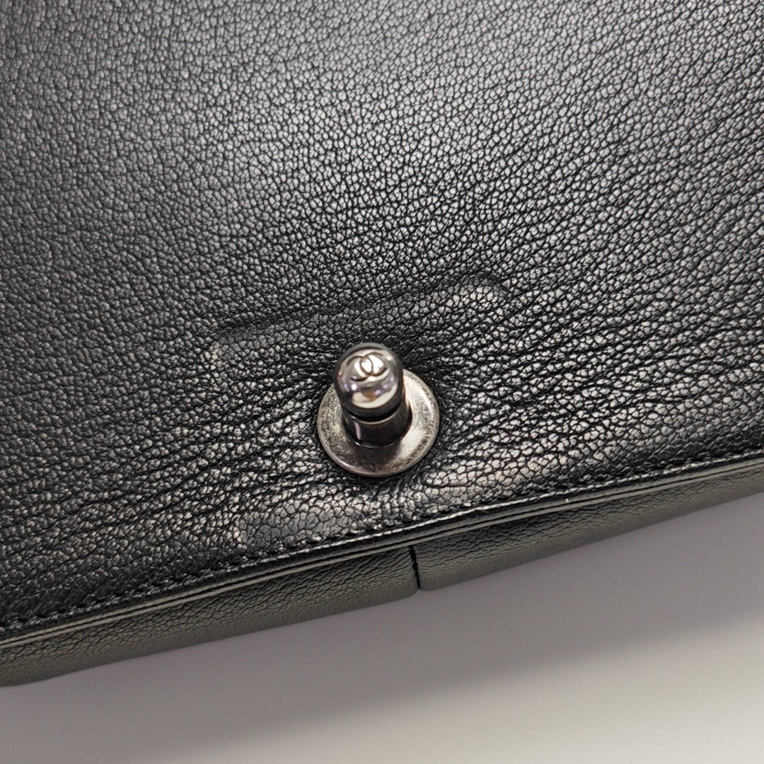 BOY CHANEL Medium Quilted Lambskin Black