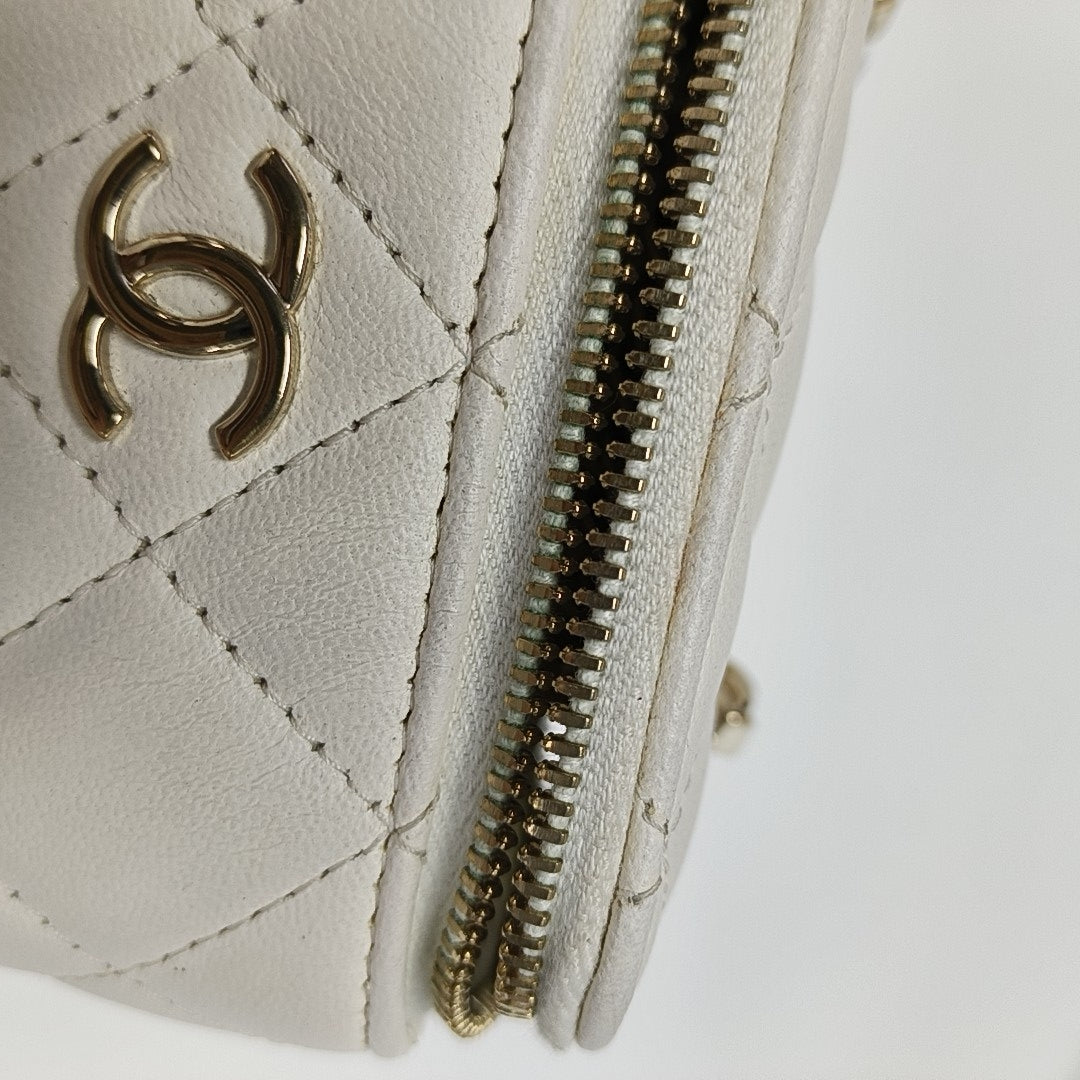 VANITY CASE Small Quilted Lambskin White