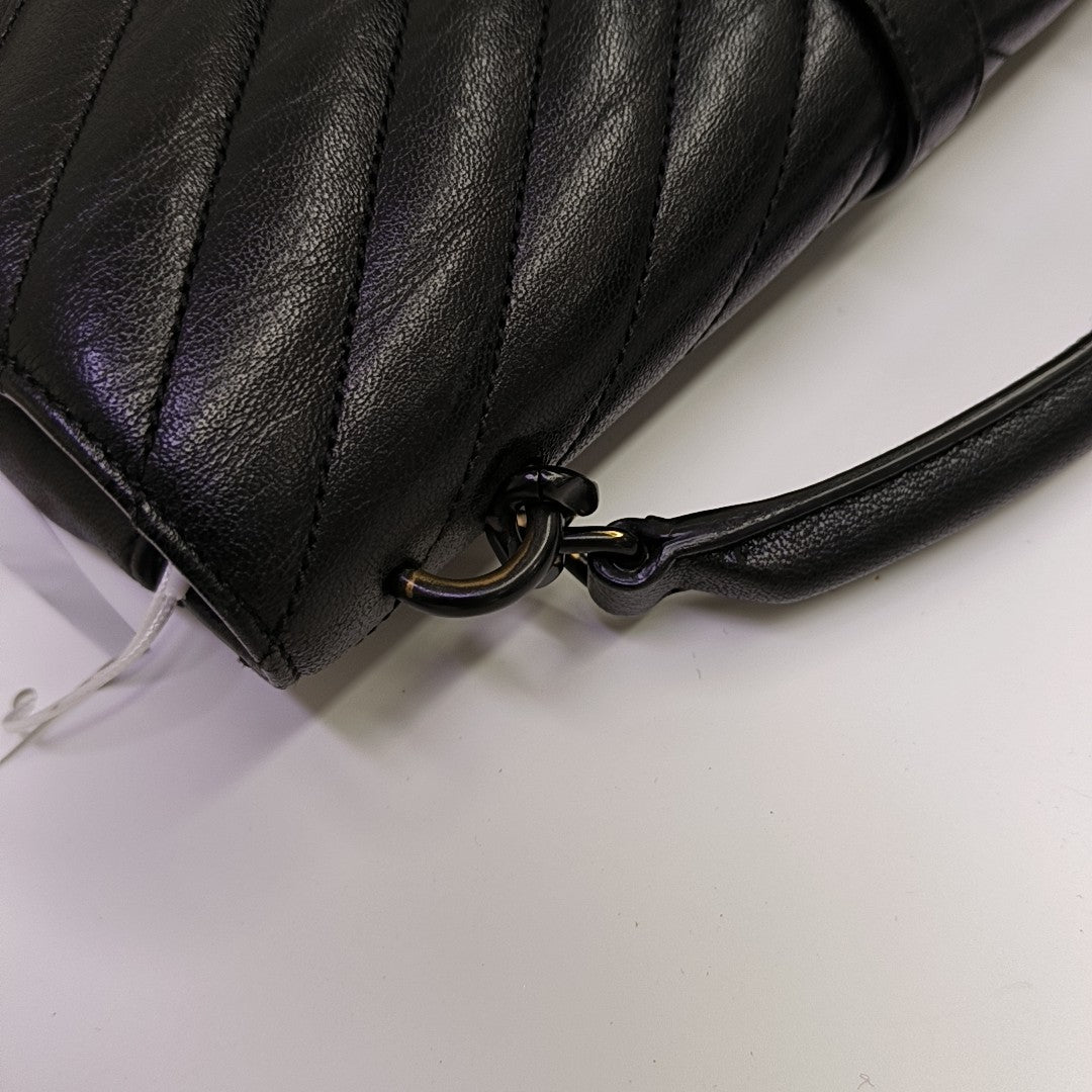 COLLEGE Medium Chevron Lambskin Black