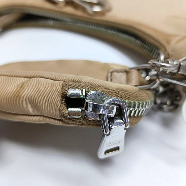 Authenticated pre-owned  Re-Edition2005 Nylon Beige - Shoulder Bag at Looply