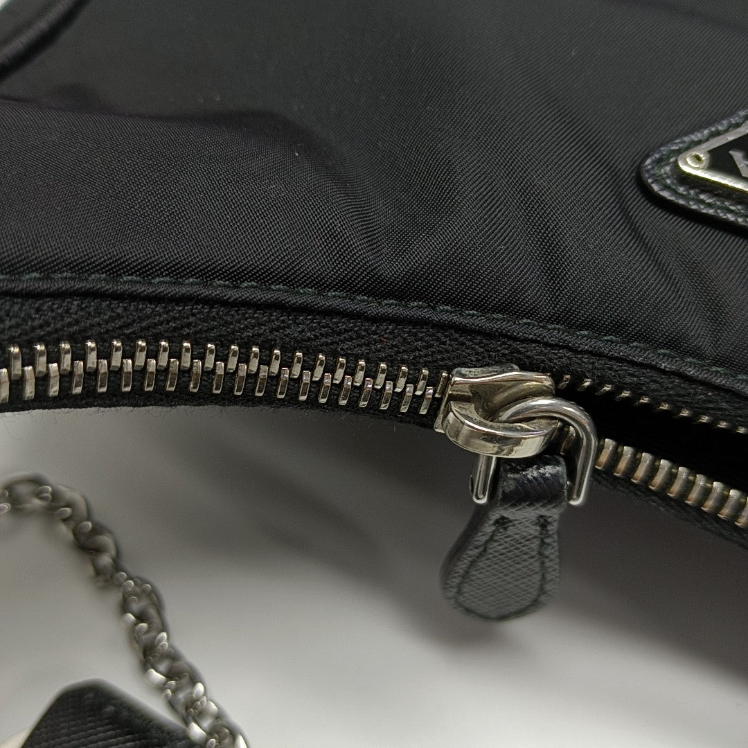Authenticated pre-owned  Re-Edition2005 Nylon Black - Shoulder Bag at Looply