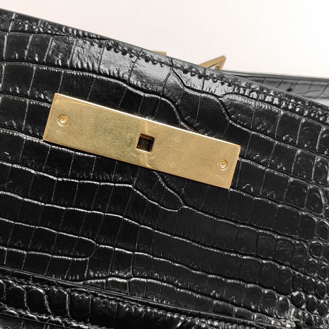 MANHATTAN Small Calfskin Black