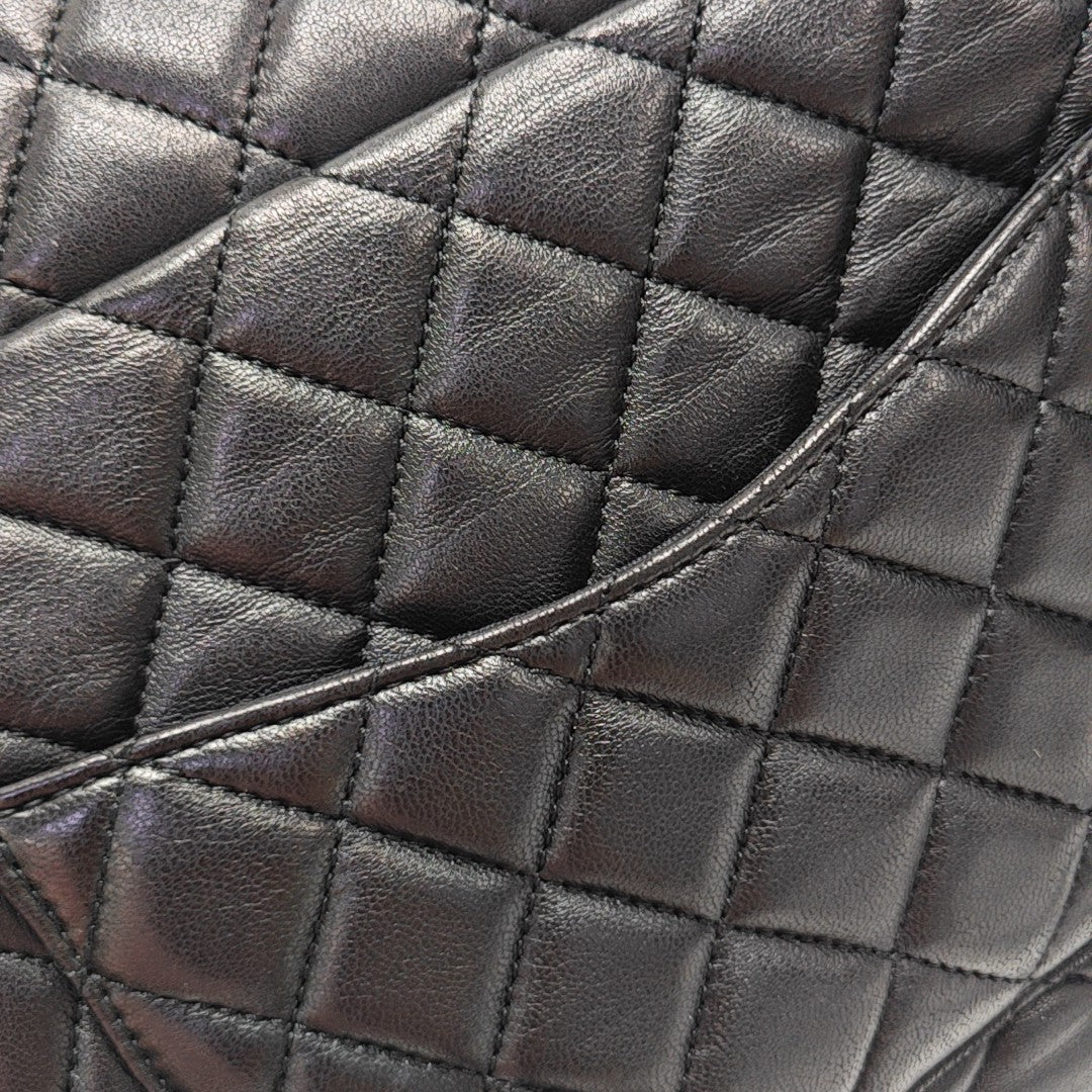 URBAN SPIRIT Small Quilted Lambskin Black