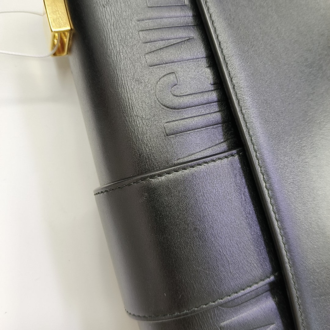 30 Montaigne Calfskin Black