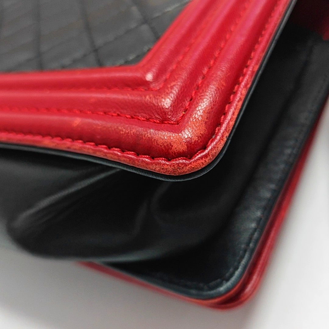 BOY CHANEL Medium Quilted Lambskin Black