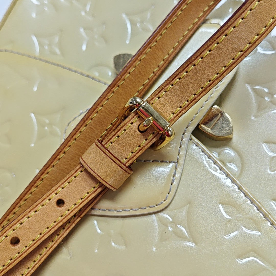 BELLFLOWER PM Patent Leather Beige