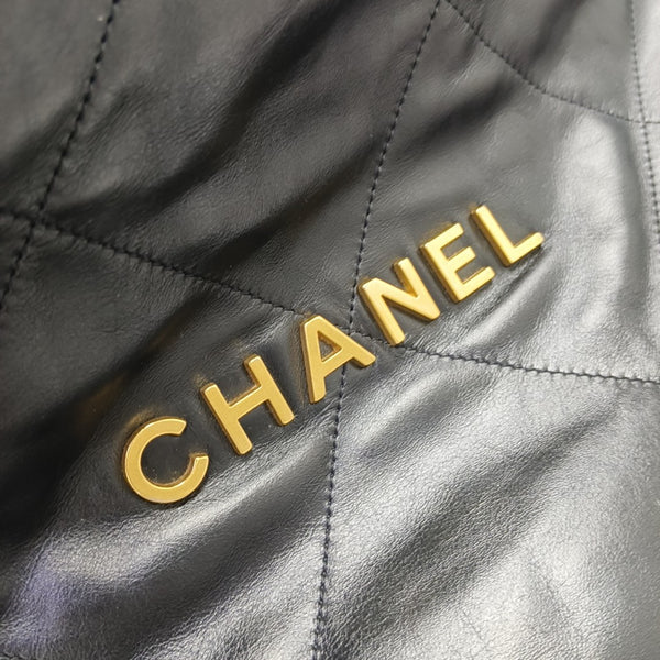 CHANEL 22 Small Quilted Calfskin Black