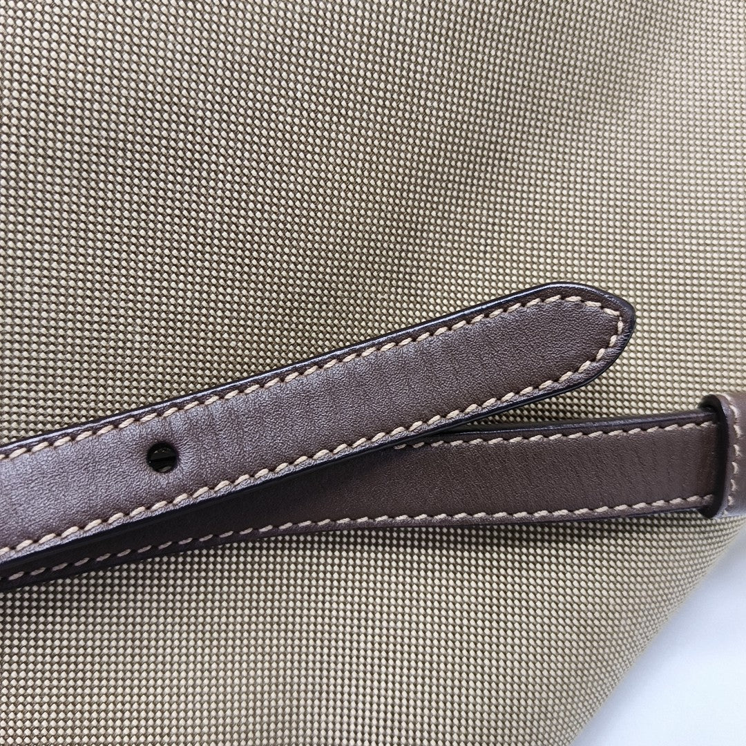 Canvas Brown