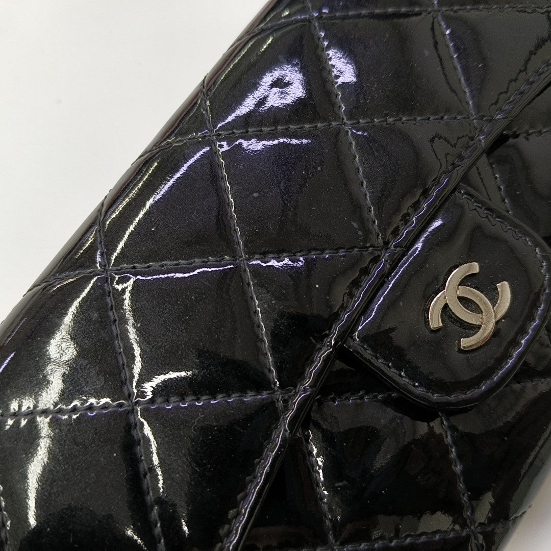 CLASSIC FLAP Mini Quilted Patent Leather Black Wallet