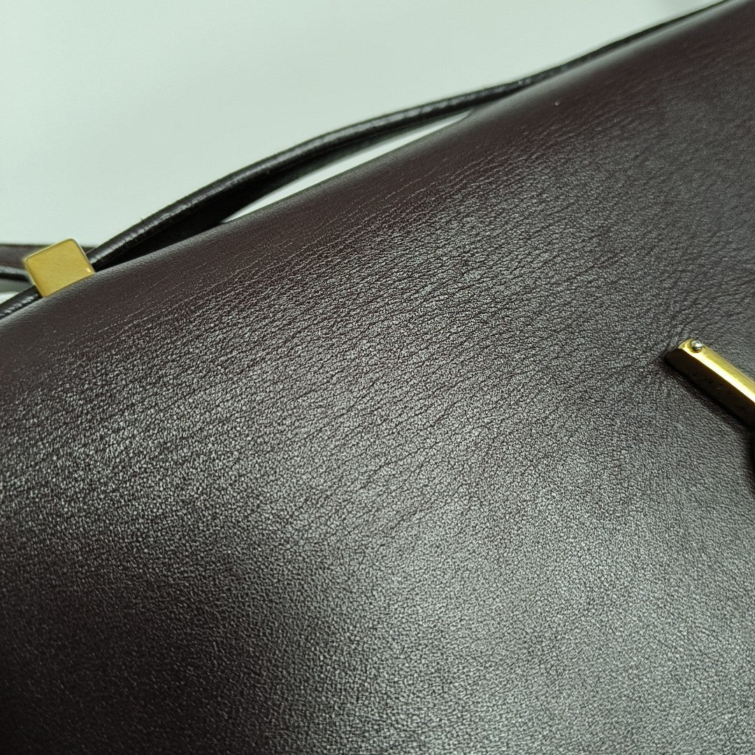 MONTAIGNE Calfskin Red