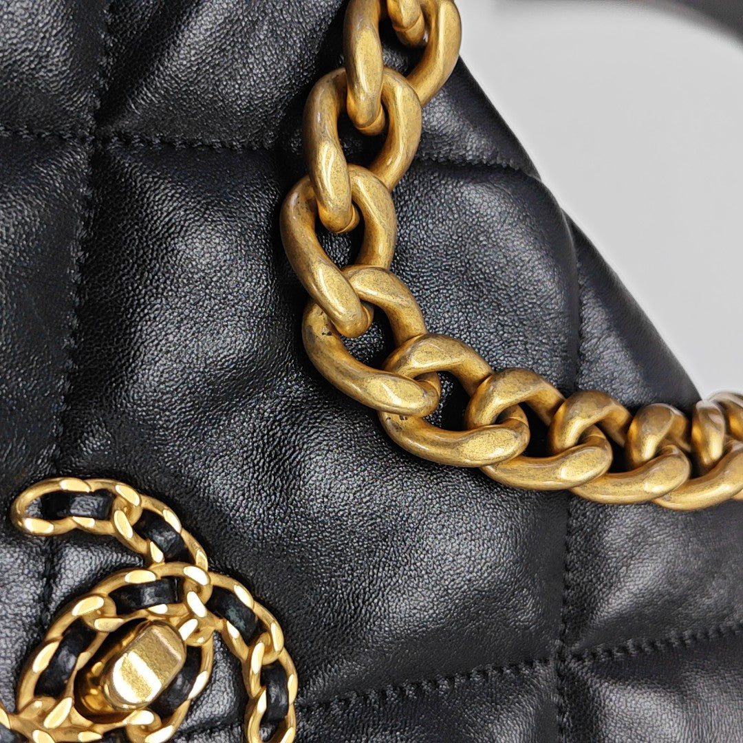 CHANEL 19 Small Quilted Lambskin Black