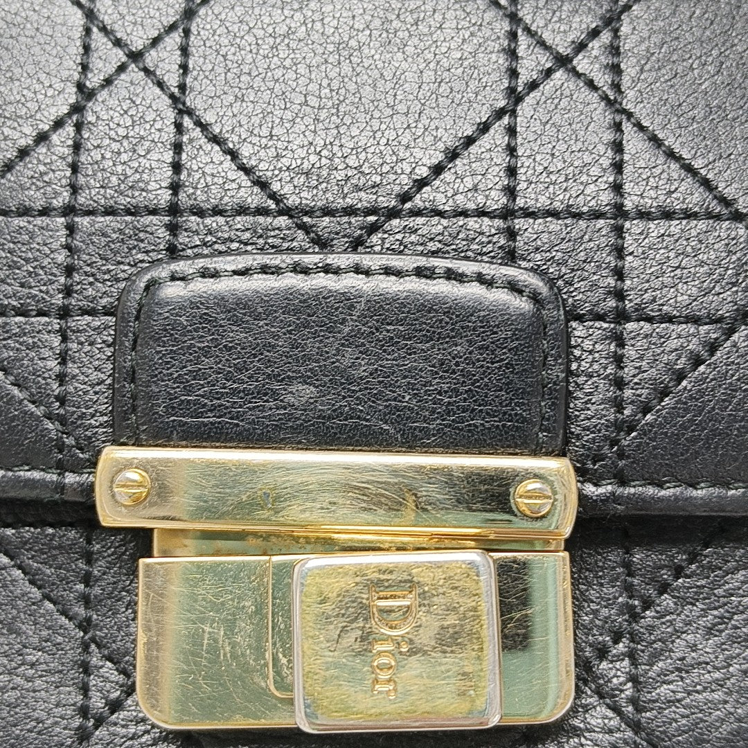 Cartera Miss Dior de piel de becerro acolchada negra