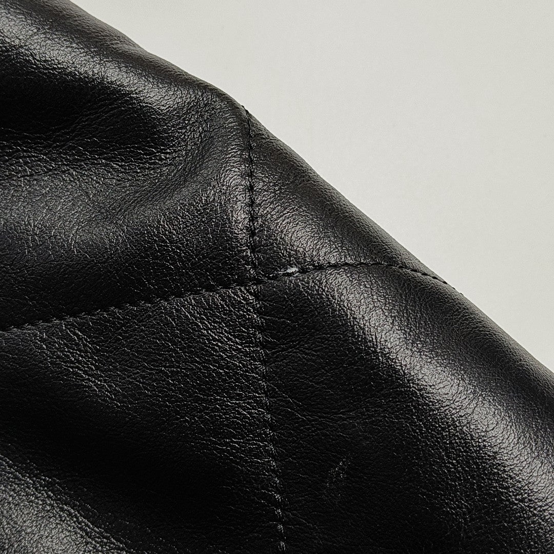CHANEL 22 Medium Quilted Calfskin Black
