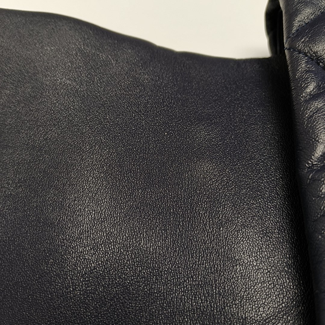 CHANEL 19 Grande de piel de cordero acolchada azul