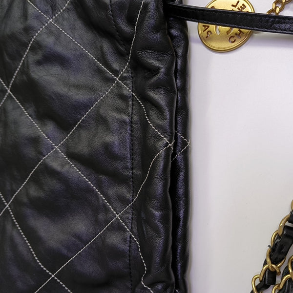 CHANEL 22 Medium Quilted Calfskin Black