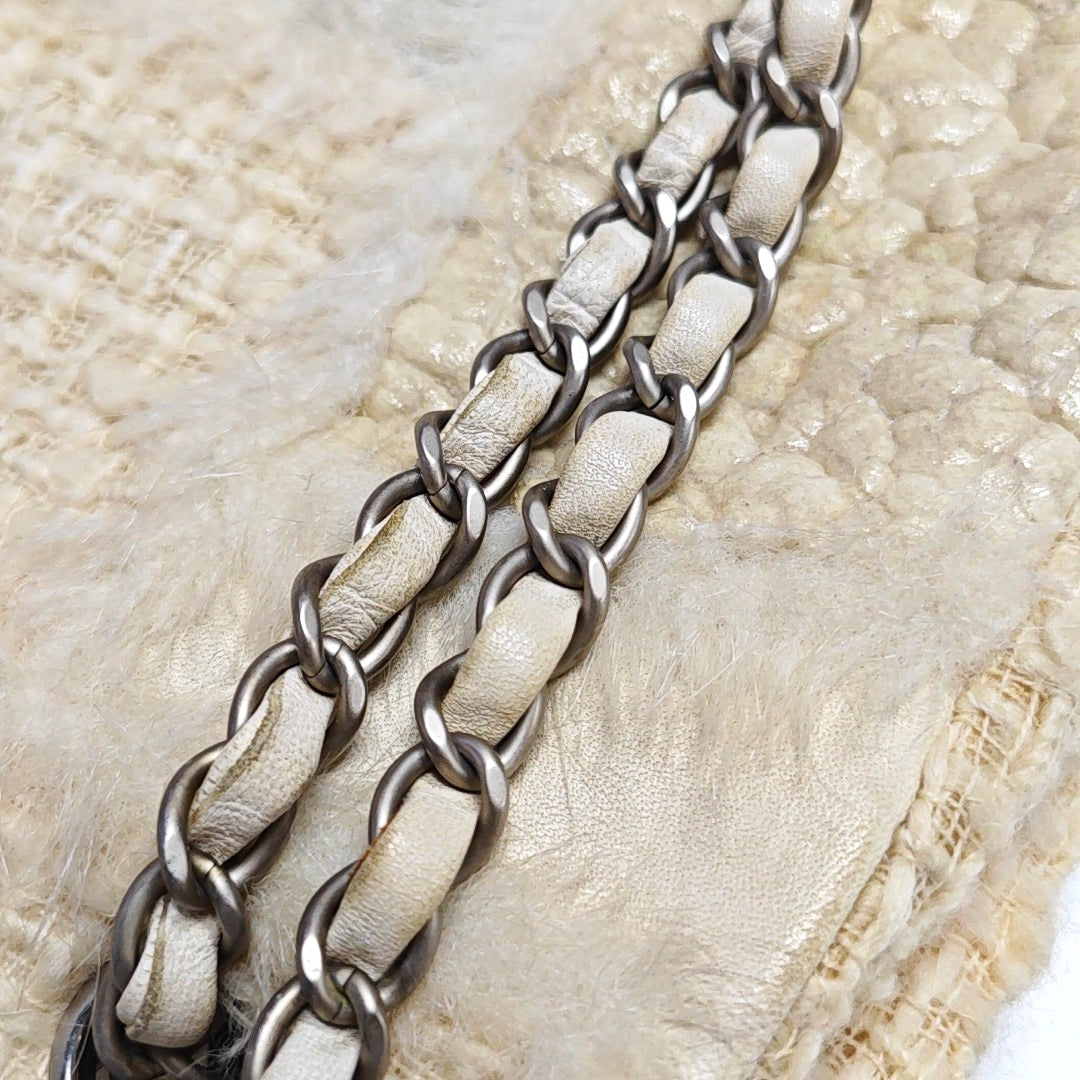 Authenticated pre-owned  CLASSIC FLAP Fabric Beige - Shoulder Bag at Looply