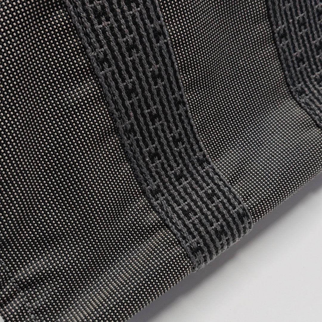 Her Line Small Canvas Gray