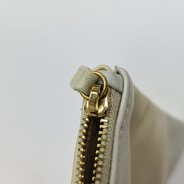 CHANEL 22 Medium Quilted Calfskin White