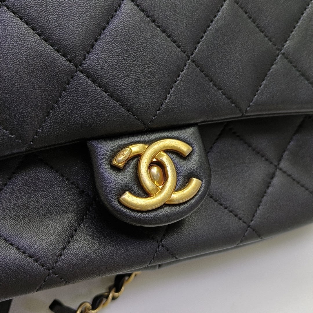 IN THE LOOP Quilted Lambskin Black