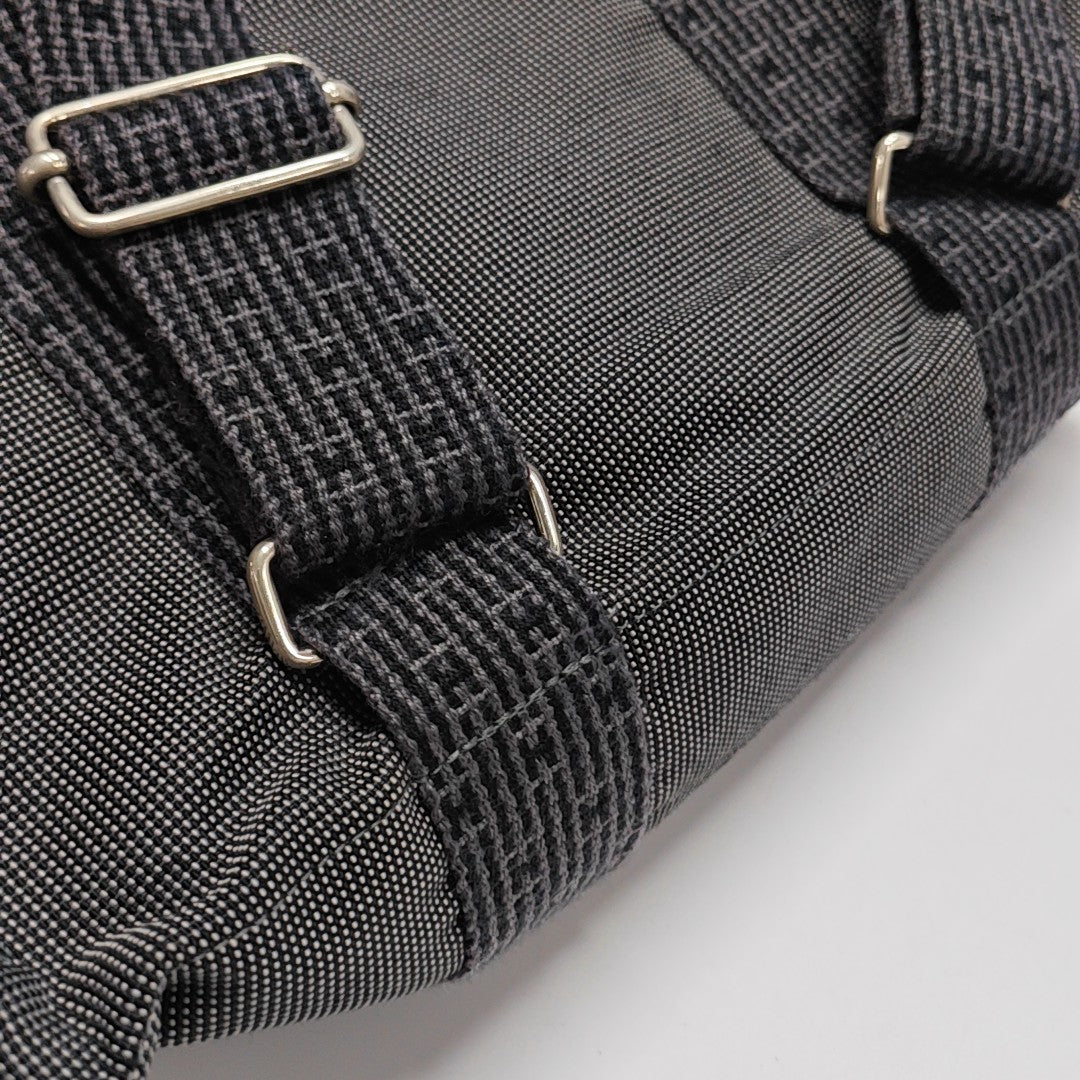 Her Line 31 Canvas Gray