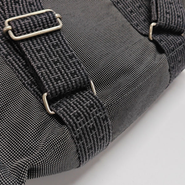 Her Line 31 Canvas Gray