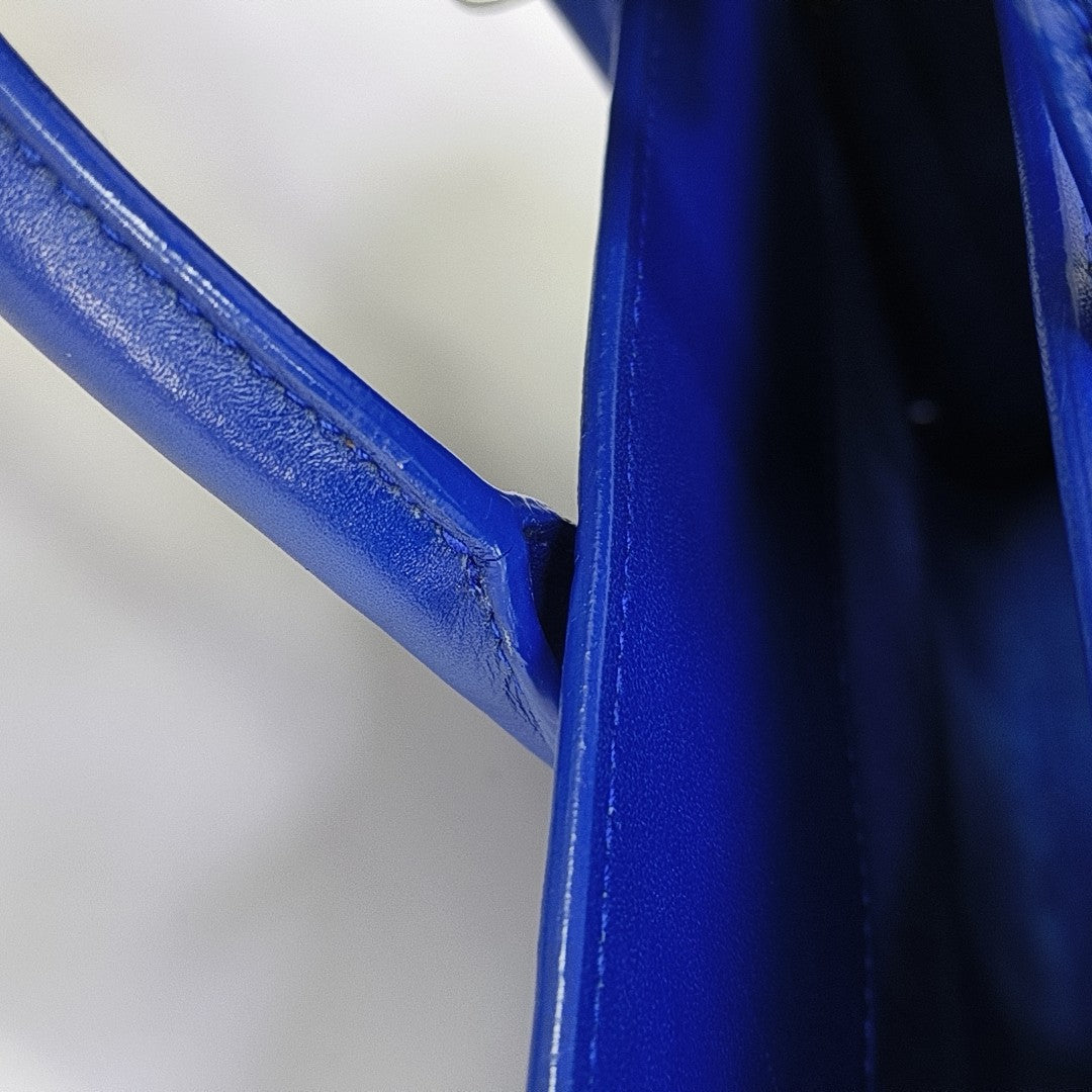 SAC DE JOUR Nano Calfskin Blue