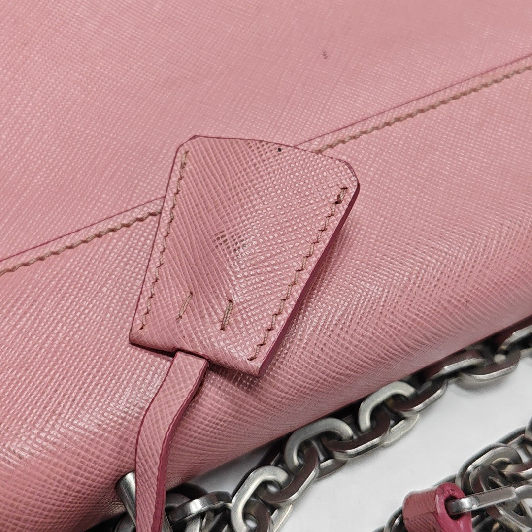 Closure Saffiano Calfskin Pink