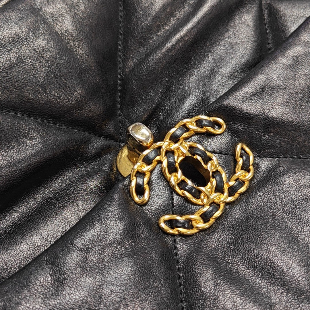 CHANEL 19 Medium Quilted Lambskin Black