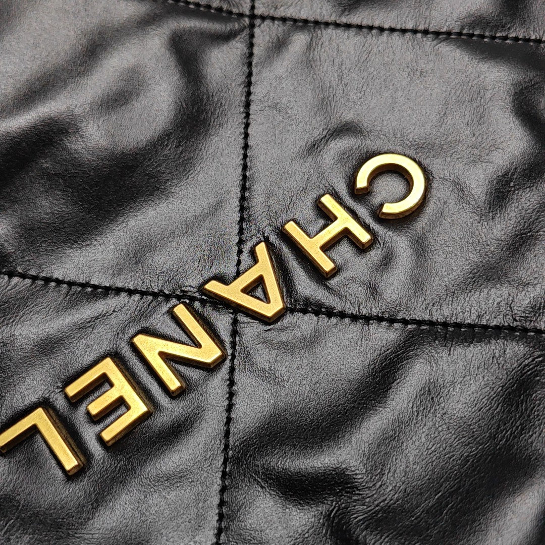 CHANEL 22 Small Quilted Calfskin Black