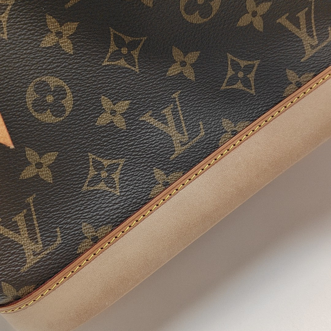 NOÉ MM Monogram Coated Canvas Brown