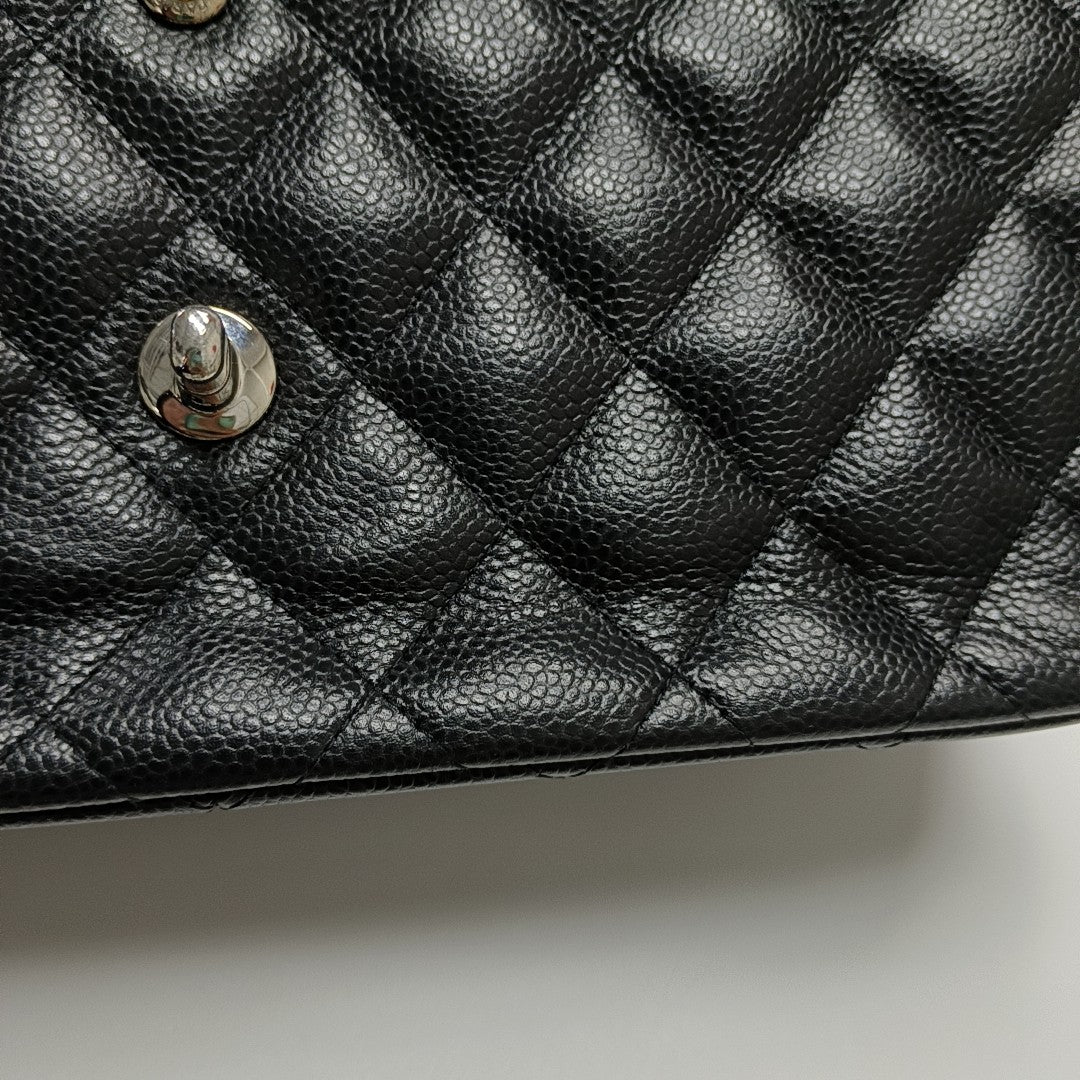 CLASSIC FLAP Jumbo Quilted Grained Calfskin Black