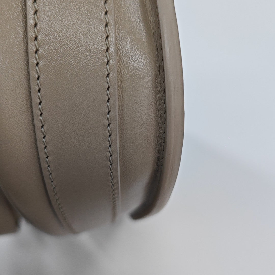 Bobby Medium Calfskin Beige