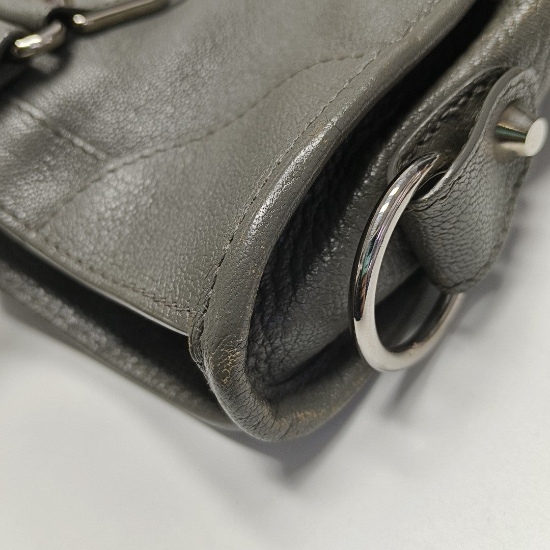 Bolso Classic Metallic Edge City Mediano de Piel de Cordero Gris