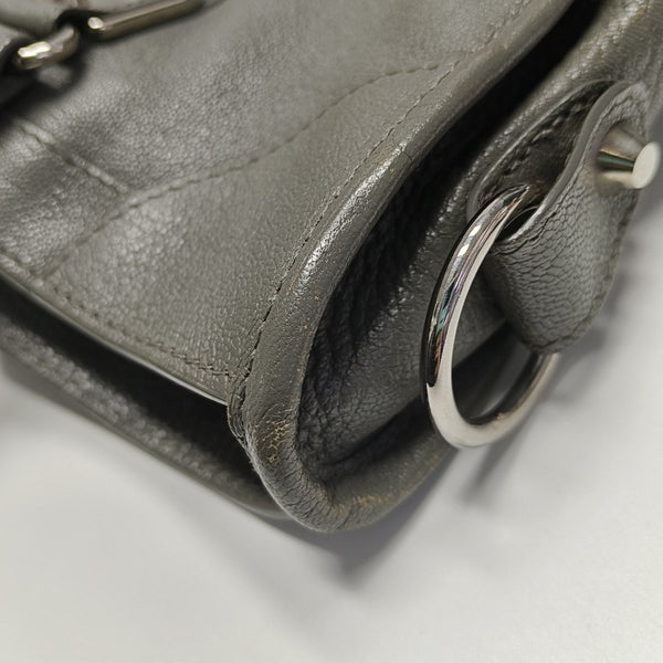 Bolso Classic Metallic Edge City Mediano de Piel de Cordero Gris