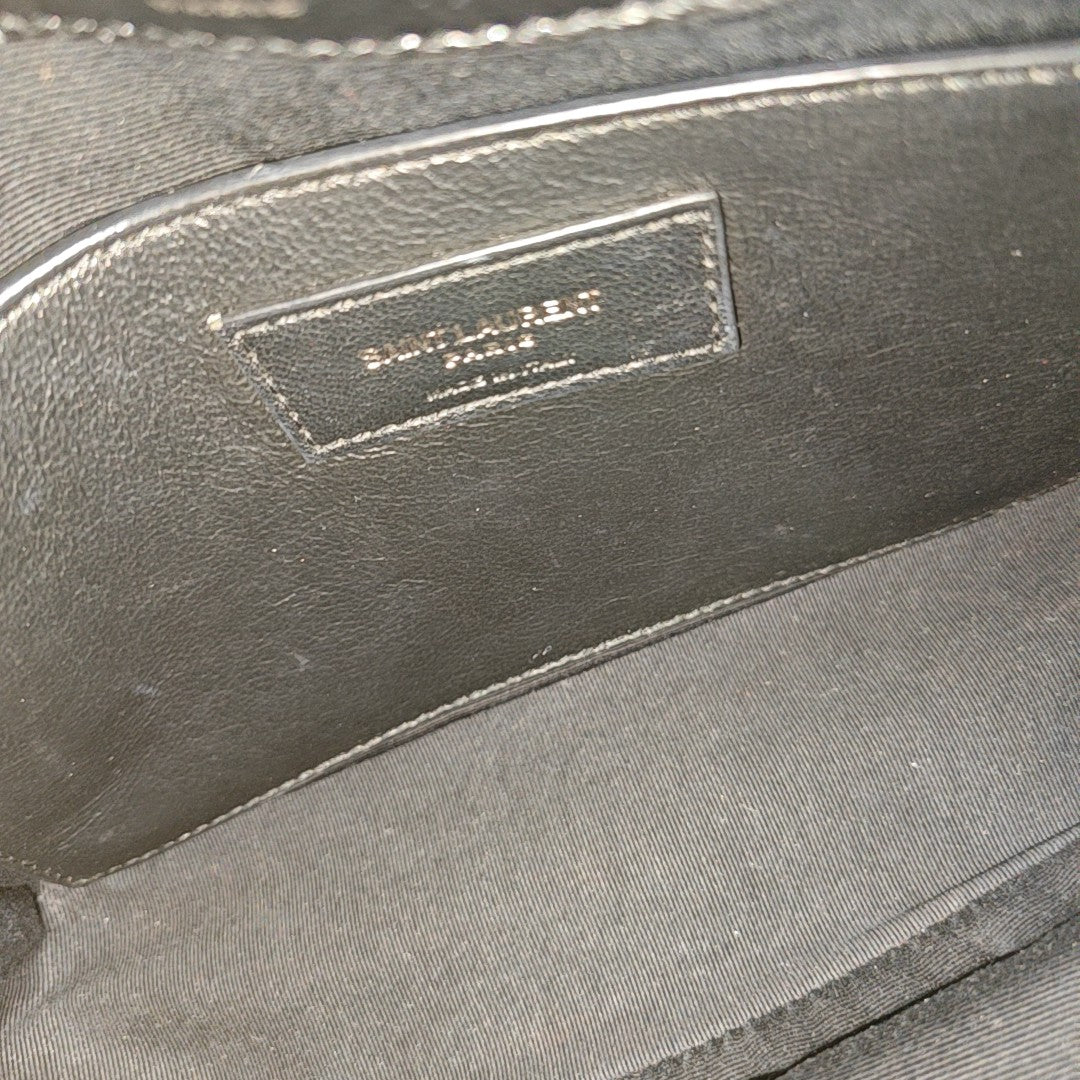 NIKI Small Chevron Calfskin Black