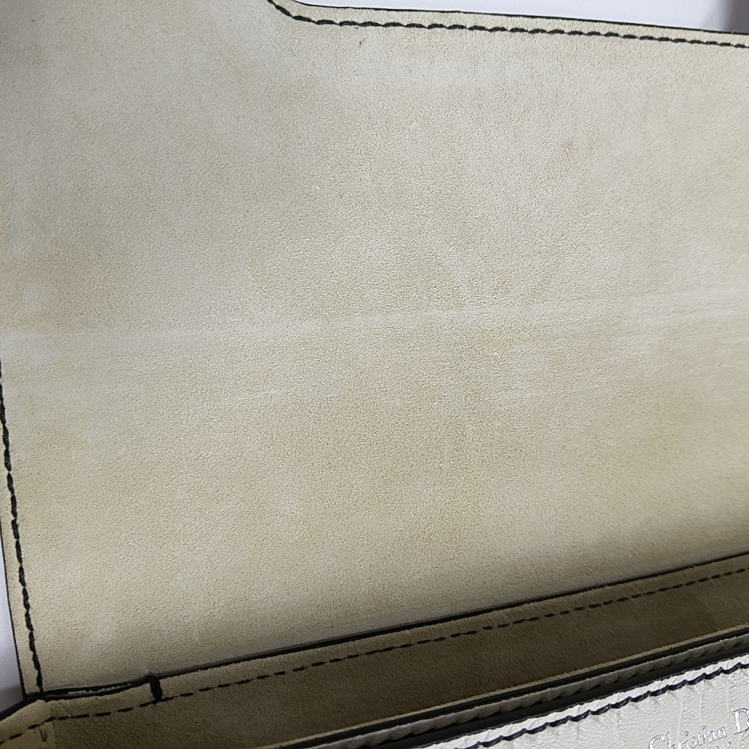 Dio(r)evolution Calfskin White