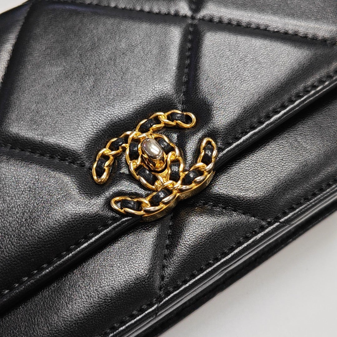 CHANEL 19 WOC Quilted Lambskin Black