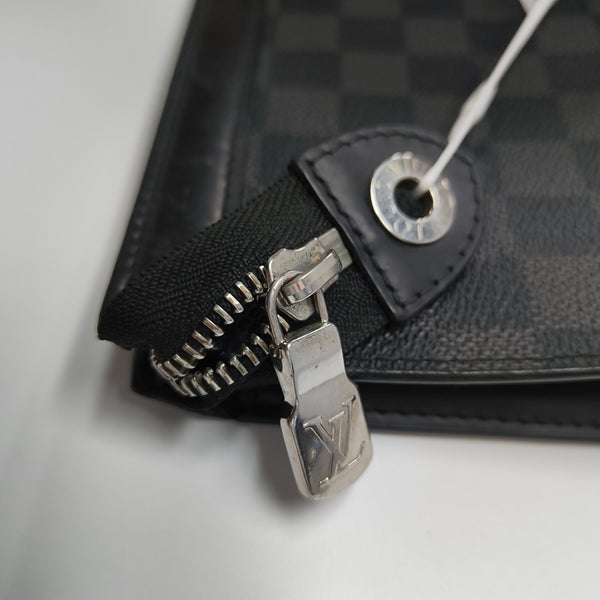 Pochette Voyag MM Damier Graphite Coated Canvas Gray