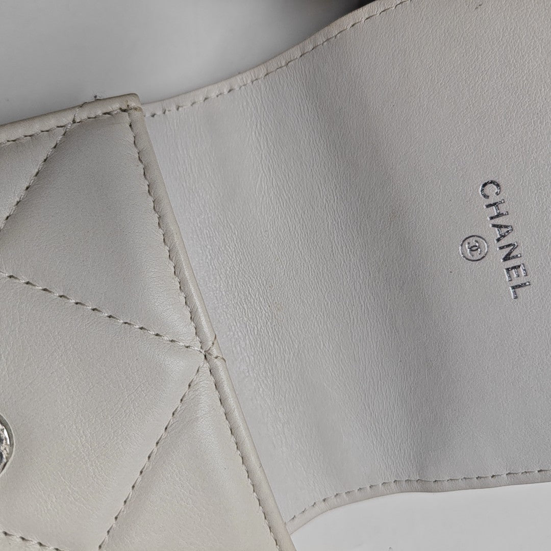 CHANEL 19 Quilted Calfskin White