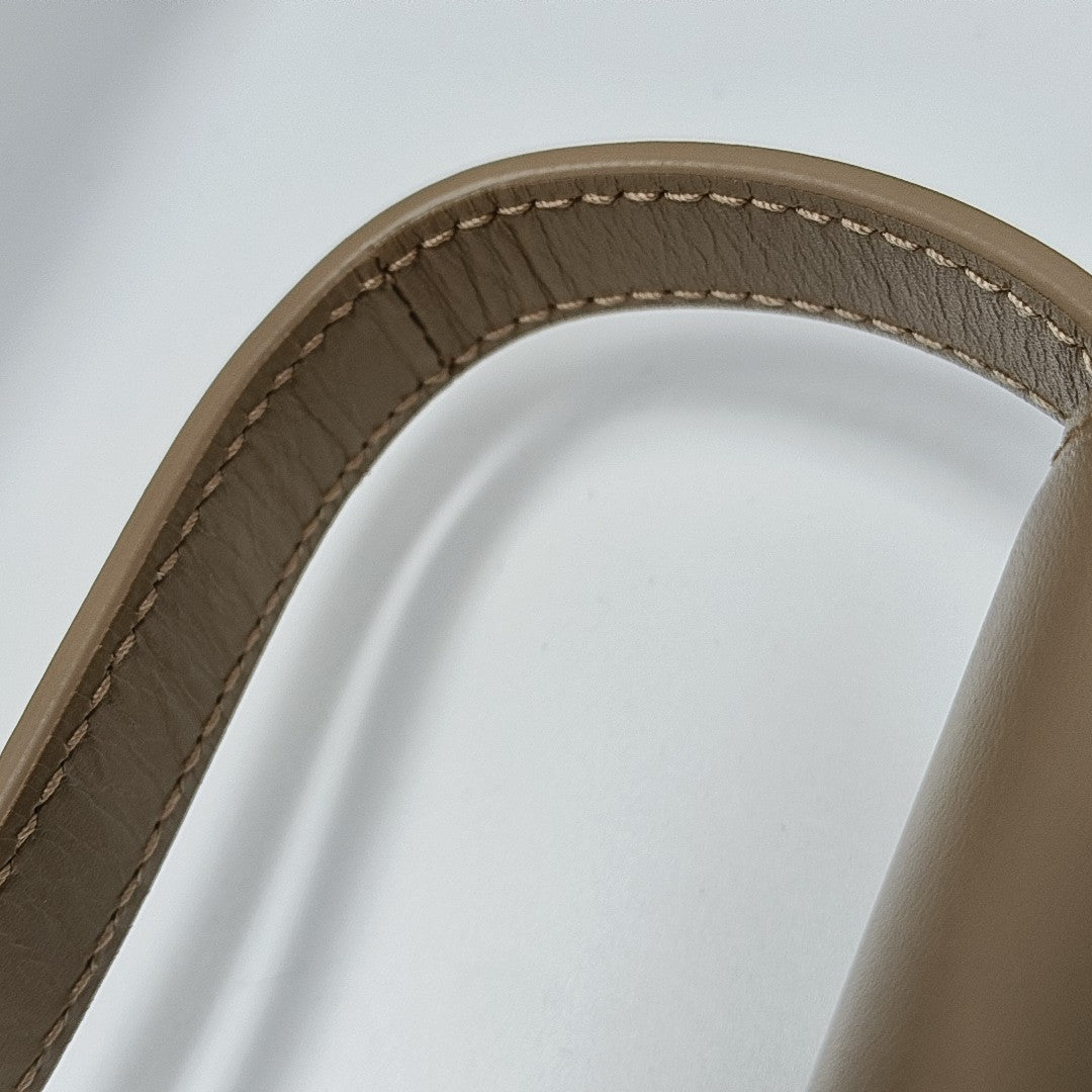 MANHATTAN Small Calfskin Beige