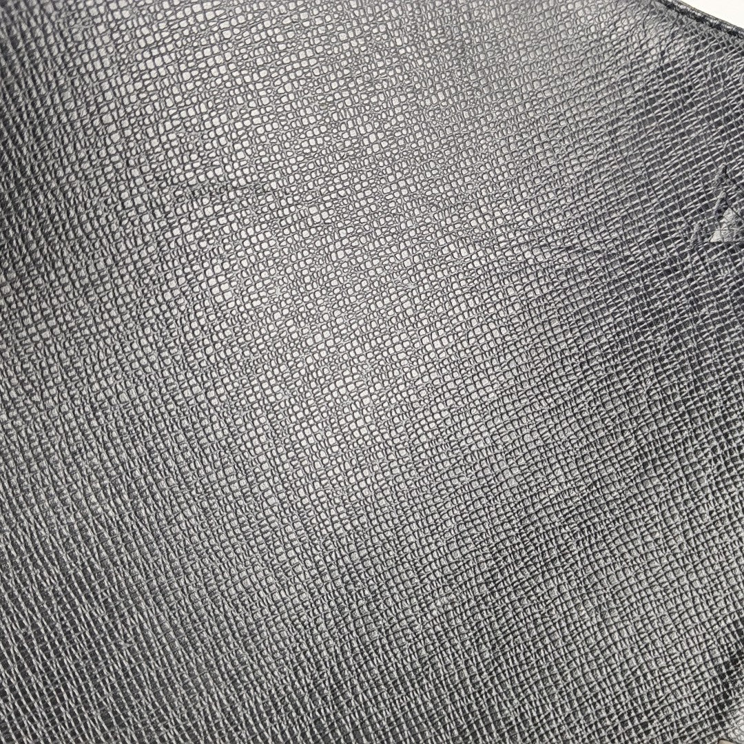 VIKTOR Calfskin Black