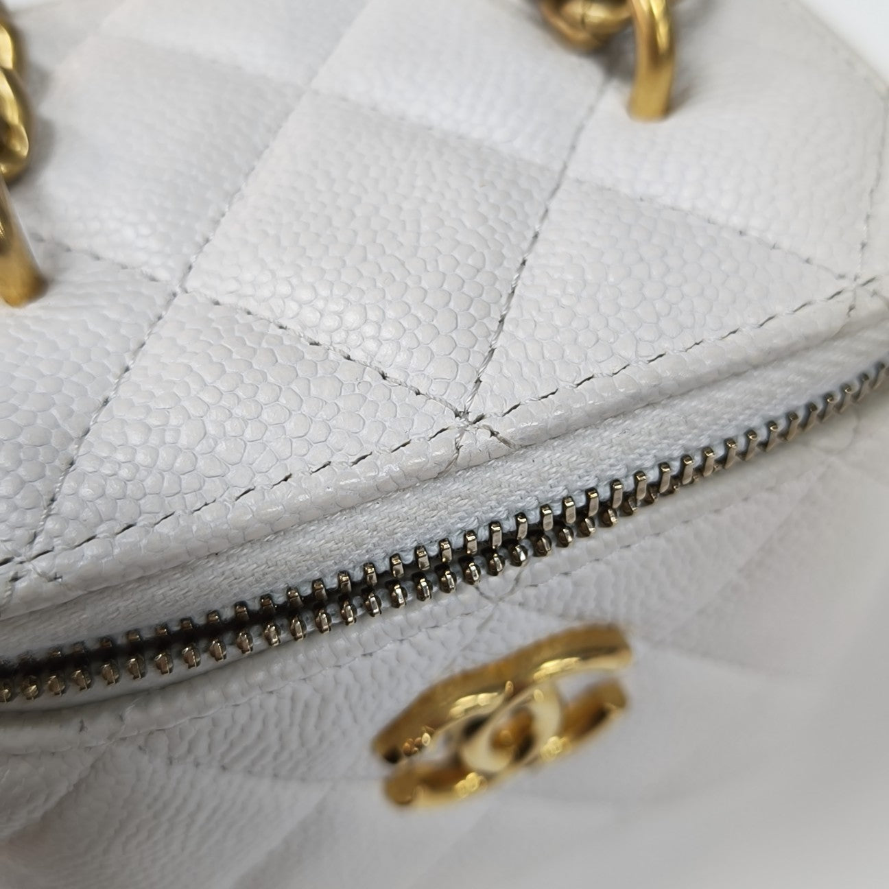 VANITY CASE Small Quilted Grained Calfskin White