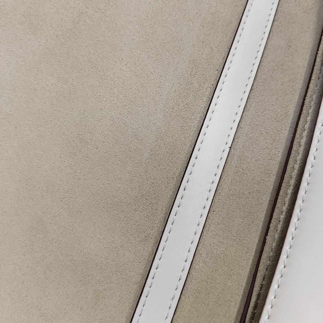 Kan I Medium Calfskin White